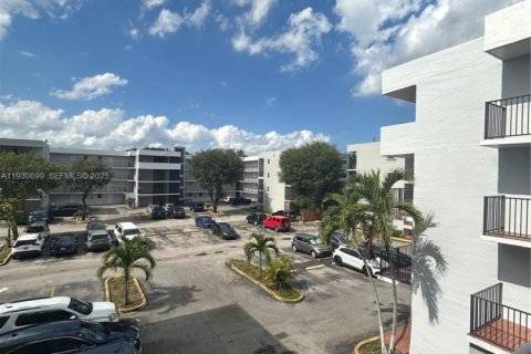 Купить кондоминиум в Хайалиа, Флорида 2 спальни, 82.68м2, № 1989708 - фото 4