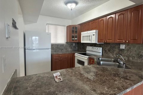 Купить кондоминиум в Хайалиа, Флорида 2 спальни, 82.68м2, № 1989708 - фото 8