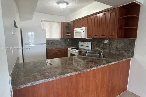 Купить кондоминиум в Хайалиа, Флорида 2 спальни, 82.68м2, № 1989708 - фото 10