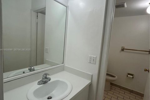 Купить кондоминиум в Хайалиа, Флорида 2 спальни, 82.68м2, № 1989708 - фото 17