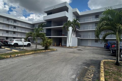 Купить кондоминиум в Хайалиа, Флорида 2 спальни, 82.68м2, № 1989708 - фото 1