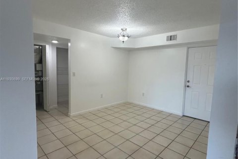 Купить кондоминиум в Хайалиа, Флорида 2 спальни, 82.68м2, № 1989708 - фото 6