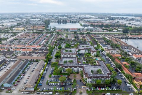 Купить кондоминиум в Хайалиа, Флорида 2 спальни, 82.68м2, № 1989708 - фото 29