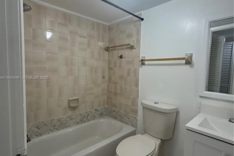 Купить кондоминиум в Хайалиа, Флорида 2 спальни, 82.68м2, № 1989708 - фото 11