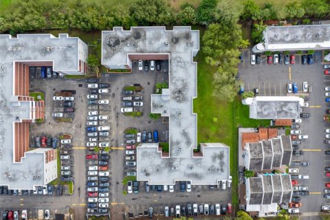 Купить кондоминиум в Хайалиа, Флорида 2 спальни, 82.68м2, № 1989708 - фото 22