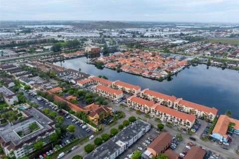 Купить кондоминиум в Хайалиа, Флорида 2 спальни, 82.68м2, № 1989708 - фото 25