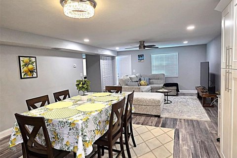 Casa en alquiler en Gulfport, Florida, 3 dormitorios, 172.8 m2 № 2211485 - foto 3