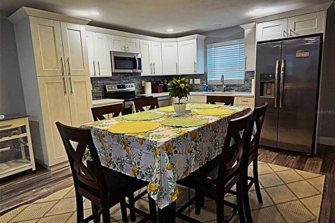 Casa en alquiler en Gulfport, Florida, 3 dormitorios, 172.8 m2 № 2211485 - foto 4