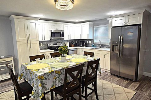 Casa en alquiler en Gulfport, Florida, 3 dormitorios, 172.8 m2 № 2211485 - foto 9