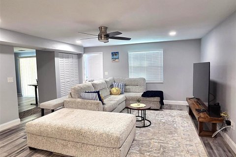 Casa en alquiler en Gulfport, Florida, 3 dormitorios, 172.8 m2 № 2211485 - foto 6