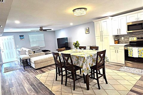 Casa en alquiler en Gulfport, Florida, 3 dormitorios, 172.8 m2 № 2211485 - foto 8