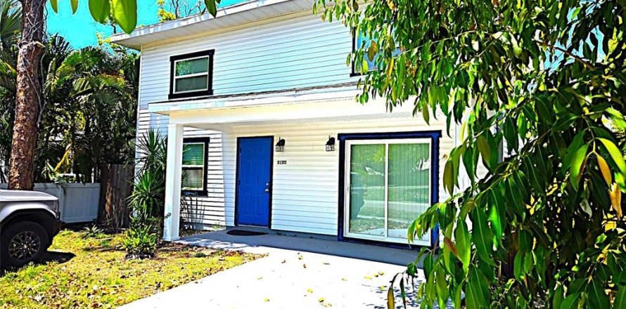 Casa en Gulfport, Florida 3 dormitorios, 172.8 m2 № 2211485