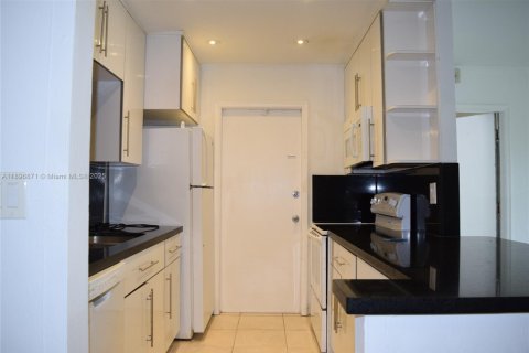 Купить кондоминиум в Майами, Флорида 2 спальни, 105.26м2, № 1949782 - фото 3