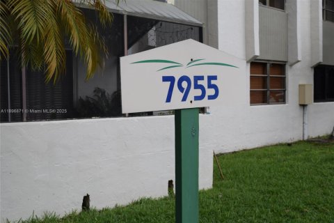 Купить кондоминиум в Майами, Флорида 2 спальни, 105.26м2, № 1949782 - фото 1