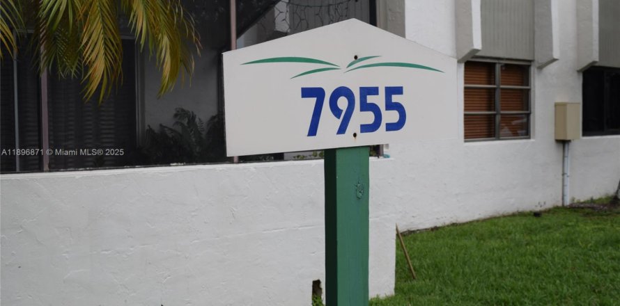 Кондоминиум с 2 спальнями в Майами, Флорида № 1949782