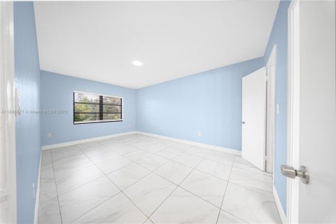 Купить кондоминиум в Майами, Флорида 2 спальни, 105.26м2, № 1949782 - фото 15