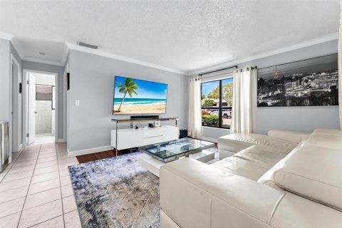 Condo in Coconut Creek, Florida, 3 bedrooms  № 2254596 - photo 12