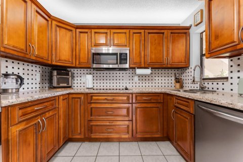 Condo in Coconut Creek, Florida, 3 bedrooms  № 2254596 - photo 15