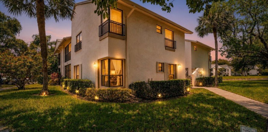 Condo in Coconut Creek, Florida, 3 bedrooms  № 2254596