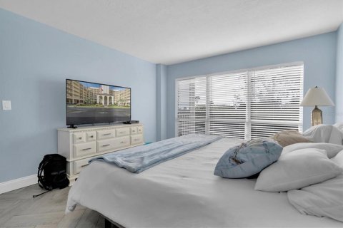 Condo in Seminole, Florida, 2 bedrooms  № 1444190 - photo 16