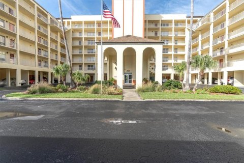 Condo in Seminole, Florida, 2 bedrooms  № 1444190 - photo 1