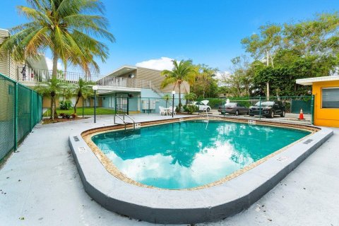 Condominio en venta en Lake Park, Florida, 2 dormitorios, 71.81 m2 № 970306 - foto 1