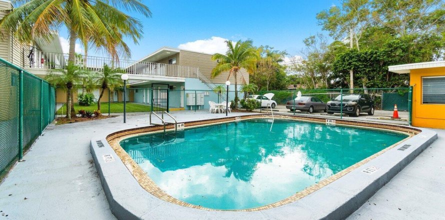 Condominio en Lake Park, Florida, 2 dormitorios  № 970306