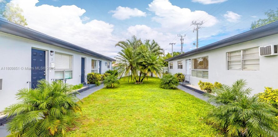 Propiedad comercial en Hollywood, Florida 691.66 m2 № 1865739