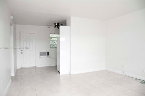 Propiedad comercial en venta en Hollywood, Florida, 691.66 m2 № 1865739 - foto 7