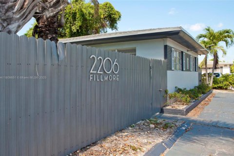 Propiedad comercial en venta en Hollywood, Florida, 691.66 m2 № 1865739 - foto 2