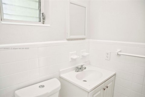 Propiedad comercial en venta en Hollywood, Florida, 691.66 m2 № 1865739 - foto 9