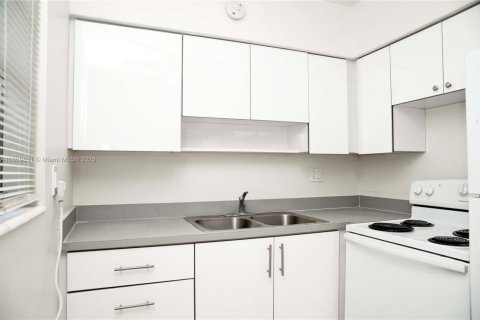 Propiedad comercial en venta en Hollywood, Florida, 691.66 m2 № 1865739 - foto 17