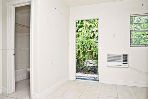 Propiedad comercial en venta en Hollywood, Florida, 691.66 m2 № 1865739 - foto 16