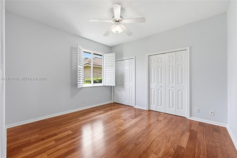 House in Weston, Florida 5 bedrooms, 354.52 sq.m. № 2049693 - photo 30