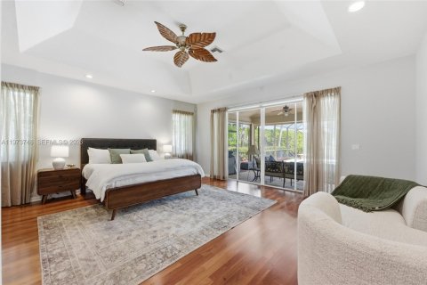 House in Weston, Florida 5 bedrooms, 354.52 sq.m. № 2049693 - photo 21
