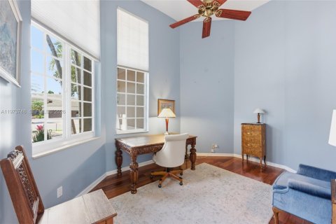 House in Weston, Florida 5 bedrooms, 354.52 sq.m. № 2049693 - photo 26