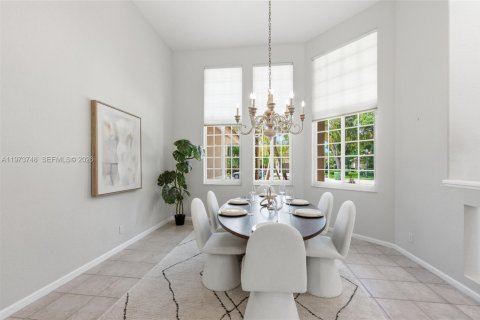 House in Weston, Florida 5 bedrooms, 354.52 sq.m. № 2049693 - photo 3