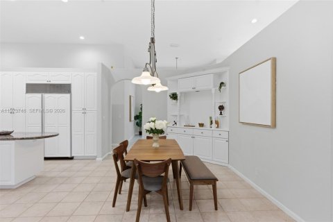 House in Weston, Florida 5 bedrooms, 354.52 sq.m. № 2049693 - photo 15