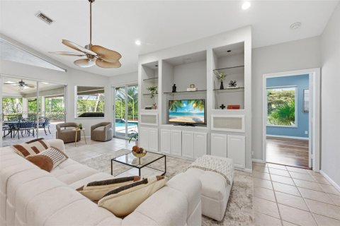 House in Weston, Florida 5 bedrooms, 354.52 sq.m. № 2049693 - photo 9