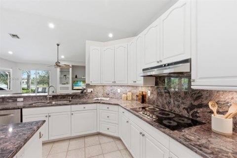 House in Weston, Florida 5 bedrooms, 354.52 sq.m. № 2049693 - photo 19