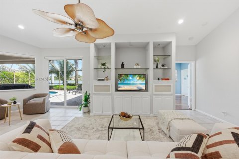 House in Weston, Florida 5 bedrooms, 354.52 sq.m. № 2049693 - photo 11