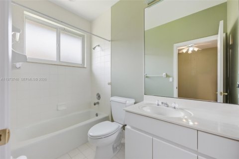 House in Weston, Florida 5 bedrooms, 354.52 sq.m. № 2049693 - photo 29