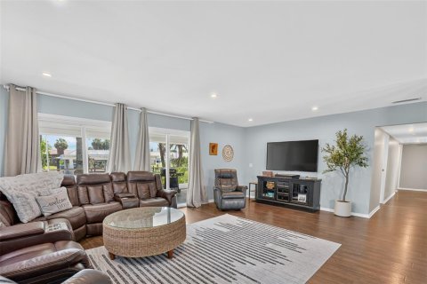 Villa ou maison à vendre à South Daytona, Floride: 4 chambres, 202.43 m2 № 2359272 - photo 5