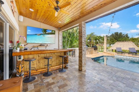 House in Port St. Lucie, Florida 4 bedrooms, 236.16 sq.m. № 2190894 - photo 24