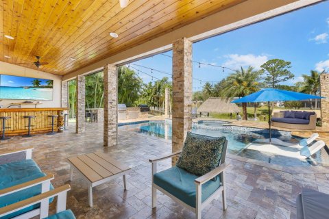 House in Port St. Lucie, Florida 4 bedrooms, 236.16 sq.m. № 2190894 - photo 6