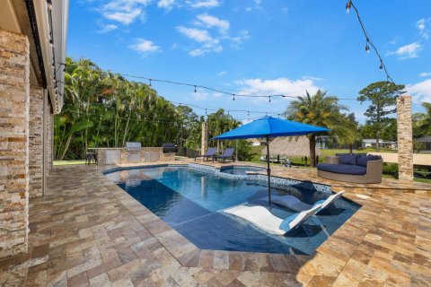 House in Port St. Lucie, Florida 4 bedrooms, 236.16 sq.m. № 2190894 - photo 8