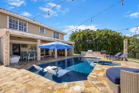 House in Port St. Lucie, Florida 4 bedrooms, 236.16 sq.m. № 2190894 - photo 5