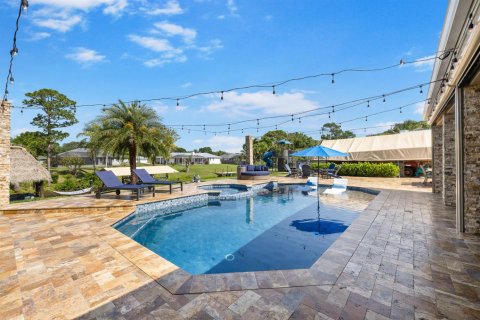 House in Port St. Lucie, Florida 4 bedrooms, 236.16 sq.m. № 2190894 - photo 3