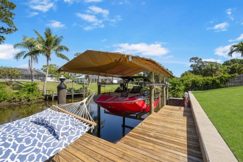 House in Port St. Lucie, Florida 4 bedrooms, 236.16 sq.m. № 2190894 - photo 17