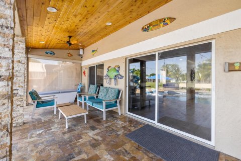 House in Port St. Lucie, Florida 4 bedrooms, 236.16 sq.m. № 2190894 - photo 25